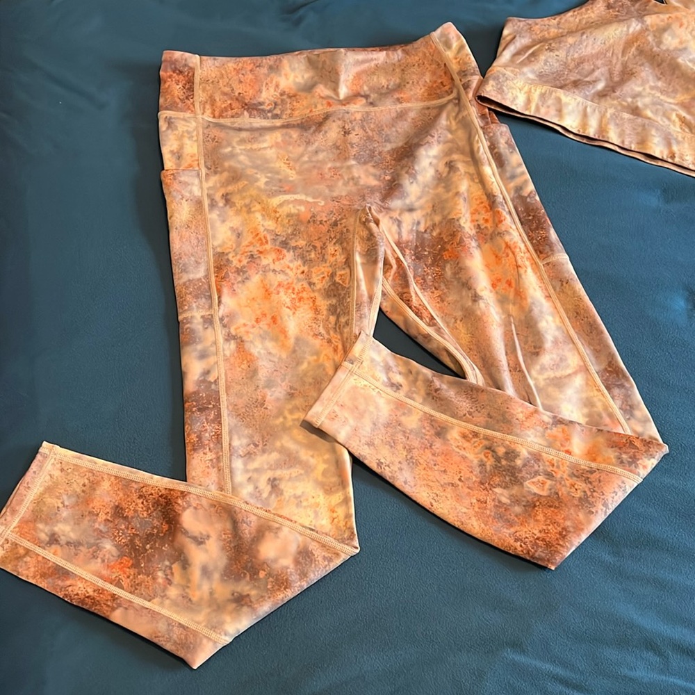 Fabletics leggings, XL, worn but good condition, matching sports bra are listed
